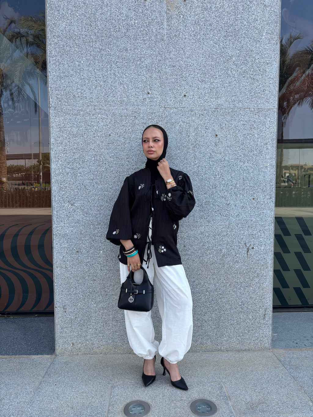 Daisy In Black