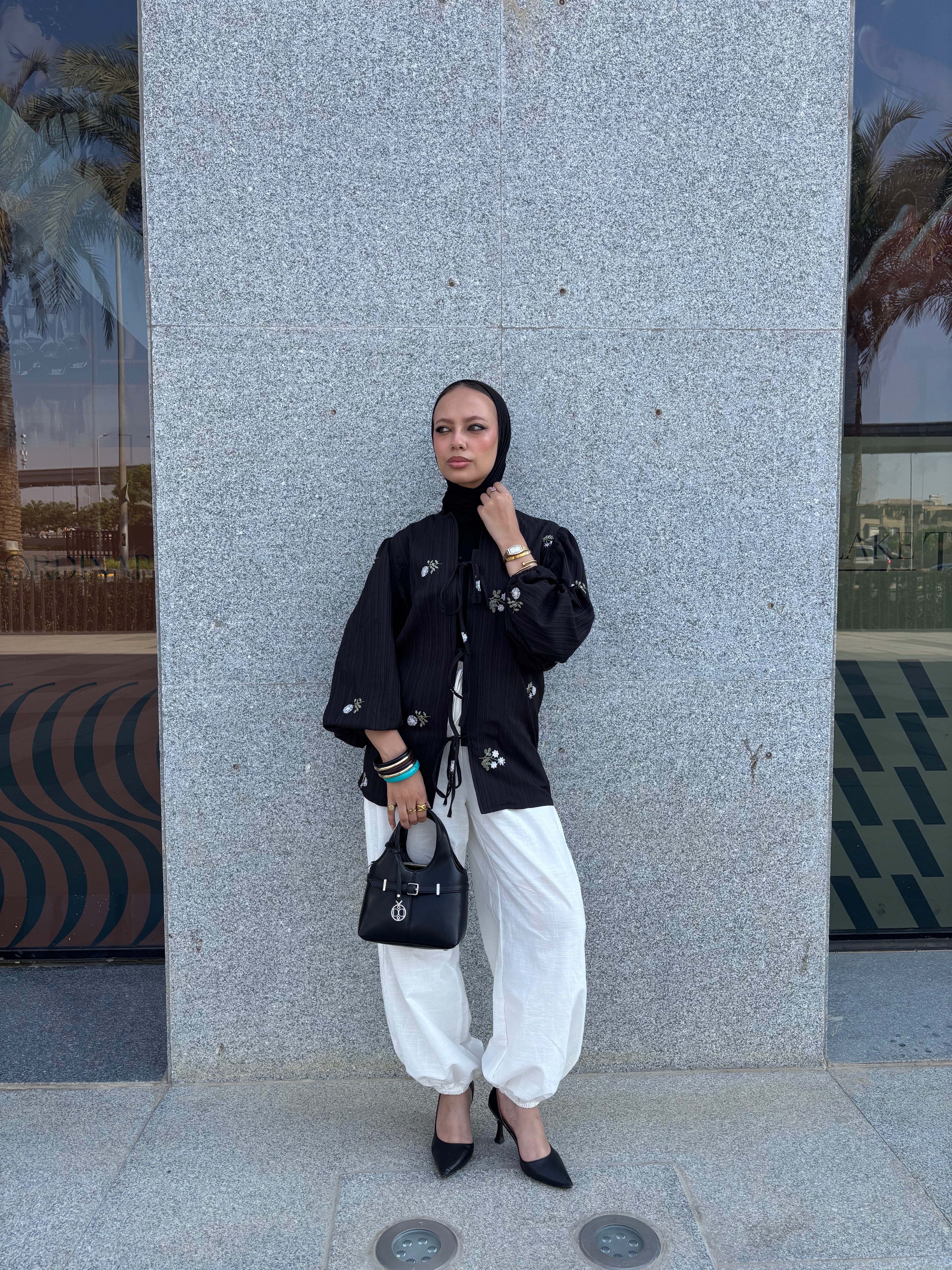Daisy In Black