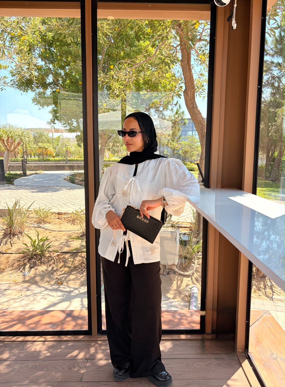Lena Blouse in beige & White